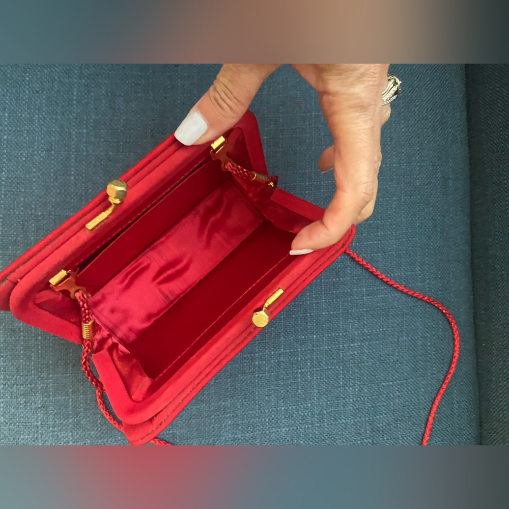 Vintage Elegant Red Clutch/ Crossbody Bag Gold Tone Hardware - Picture 9 of 16